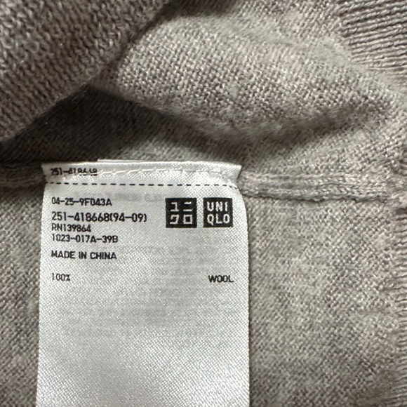 Uniqlo Merino Wool Sweater Charcoal - Picture 5 of 5